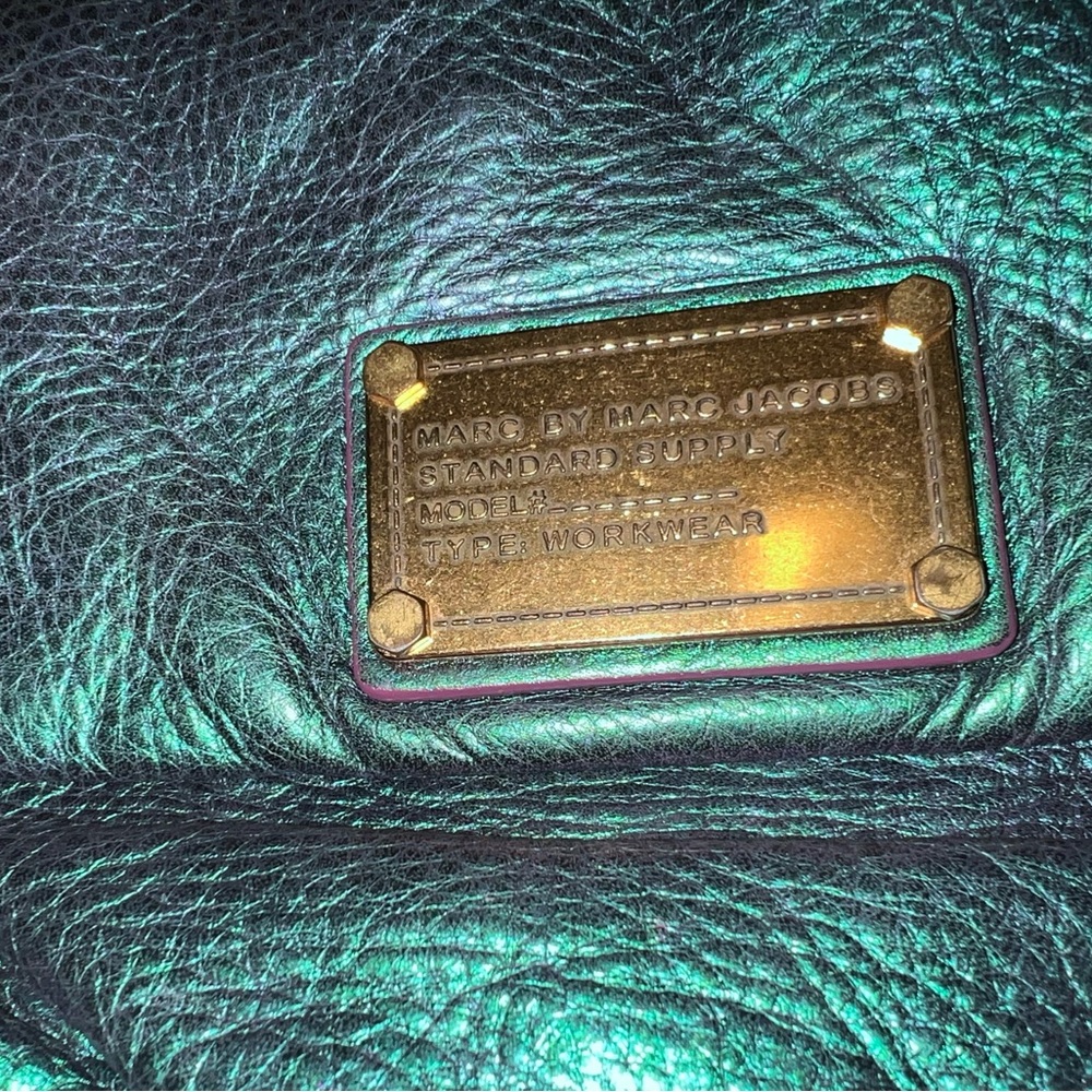 Marc Jacobs iridescent leather crossbody bag - Picture 8 of 8